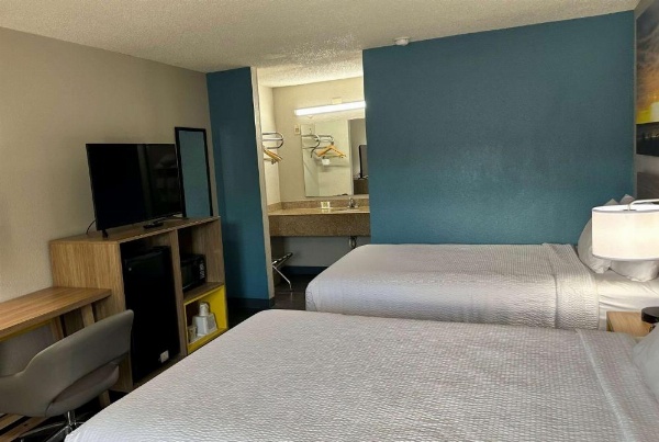 Days Inn by Wyndham Columbia NE Fort Jackson image 13