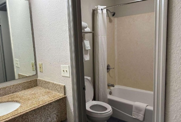 Days Inn by Wyndham Columbia NE Fort Jackson image 15