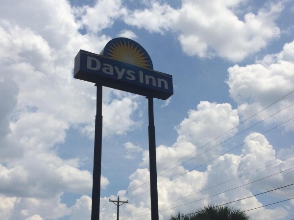 Days Inn by Wyndham Columbia NE Fort Jackson image 24