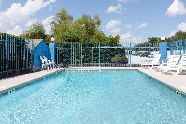 Days Inn by Wyndham Columbia NE Fort Jackson image 3