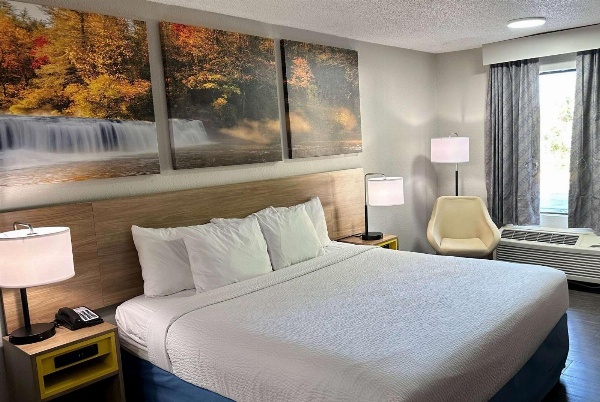 Days Inn by Wyndham Columbia NE Fort Jackson image 7